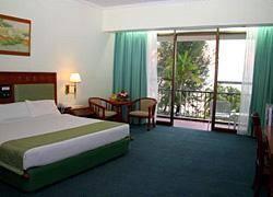 Готель Casuarina Beach PENANG Екстер'єр фото